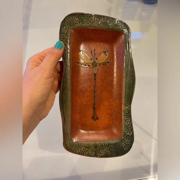 Pottery and Tile Dragonfly plate Brand :Avenue and Tile pottery